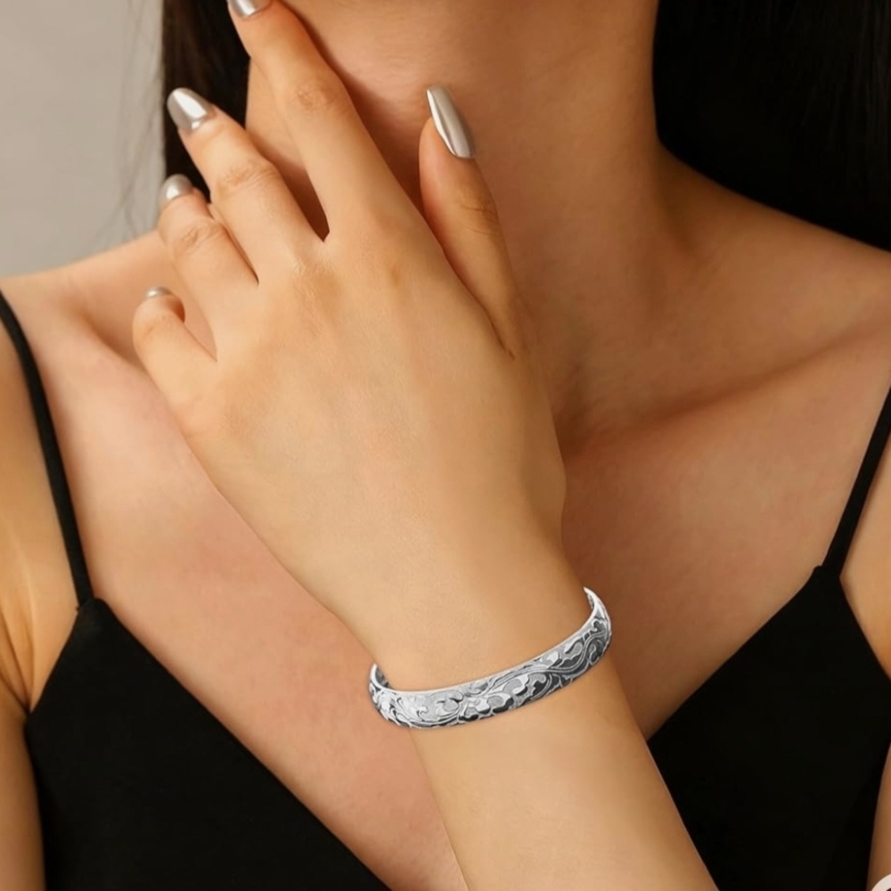 Elegant Sterling Silver Cuff Bracelet - Picture 3 of 4